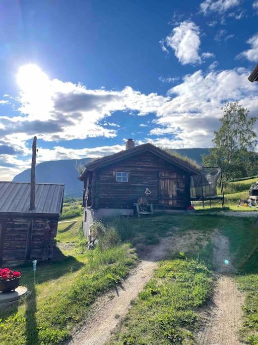 Stallen - Koselig Lite Hus Pa Gardstun Skjak Exterior photo