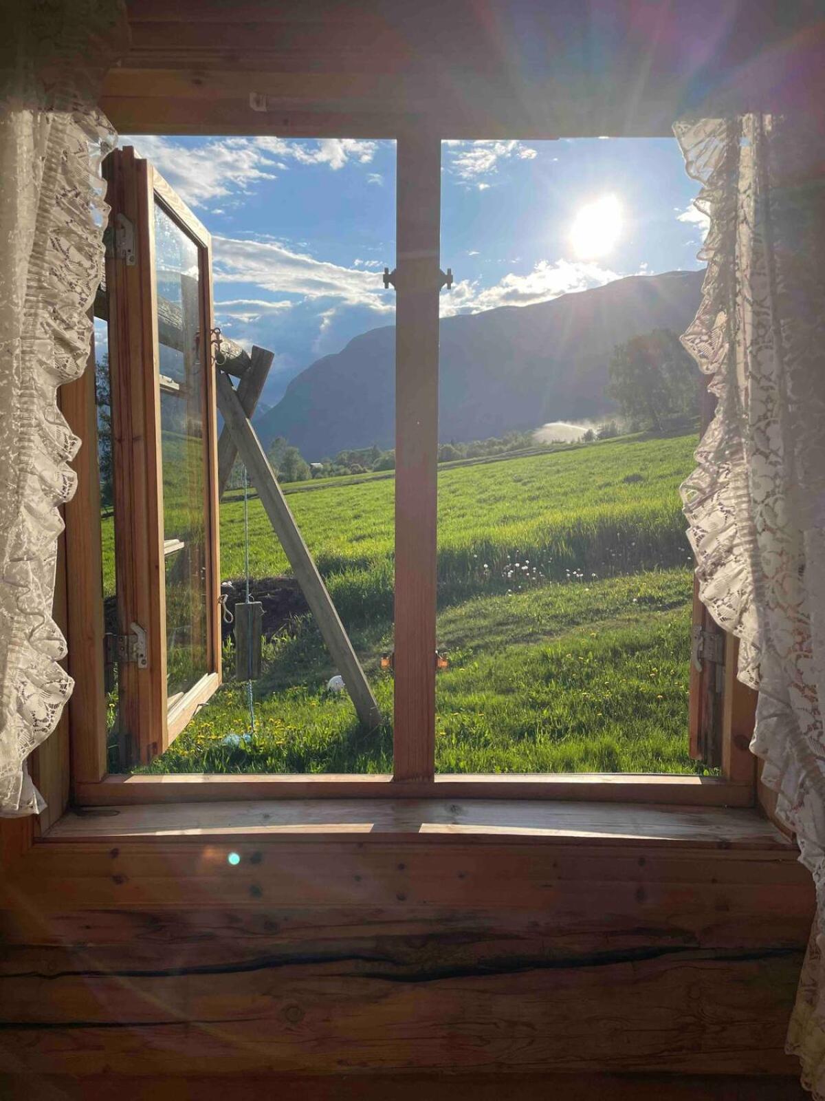 Stallen - Koselig Lite Hus Pa Gardstun Skjak Exterior photo